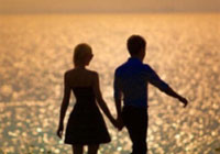 撒贝宁与新婚妻子夕阳下牵手 网友期待混血宝宝