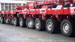 中国产1000吨“巨无霸”平板车下线