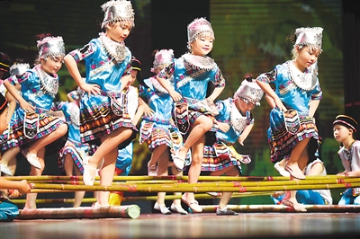 迎“六一”展才艺