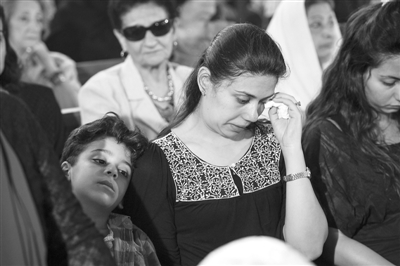 埃航失事客机亲友为遇难者举行弥撒