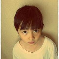 姐妹同框 多多抱妹妹显大姐风范