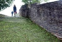 广州发现宋代城墙东北角台遗址