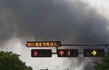 边上有加油站！杭州沈半路灯具市场大火