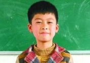 励志男孩9岁而立 撑起五口之家
