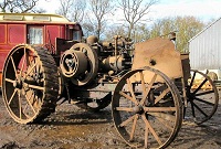 英夫妇生前收藏大批拖拉机拍出1400万元