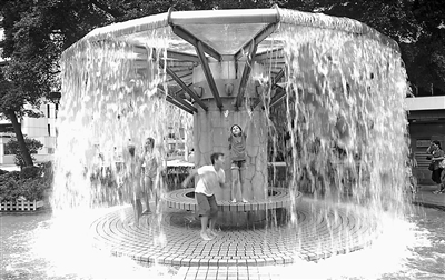 香港水帘瀑布纳清凉