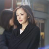 杨幂陪女儿过完生日后离港 逗留不足半日