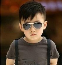 儿童太阳镜很酷? 6岁以下的最好不要戴