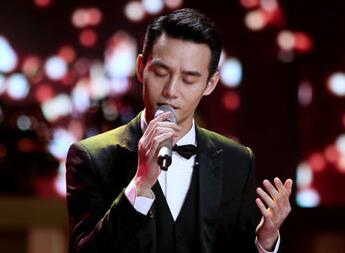 王凯跨界歌王夺周冠军晋级 忘情歌者魅力全开
