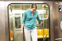 来看看女巨人“高人一等”的生活日常