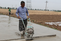 扶贫路修到田间地头