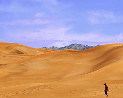 专业人士提醒：戈壁荒漠勿单独出行