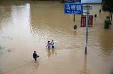 重庆暴雨 河水倒灌 食堂被淹 积水超1米
