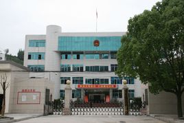 嘴咬手掐女儿 湖北后妈虐童案继母获刑6个月