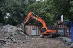 北京&ldquo;毒跑道&rdquo;小学复课 家长对整改效果仍存疑