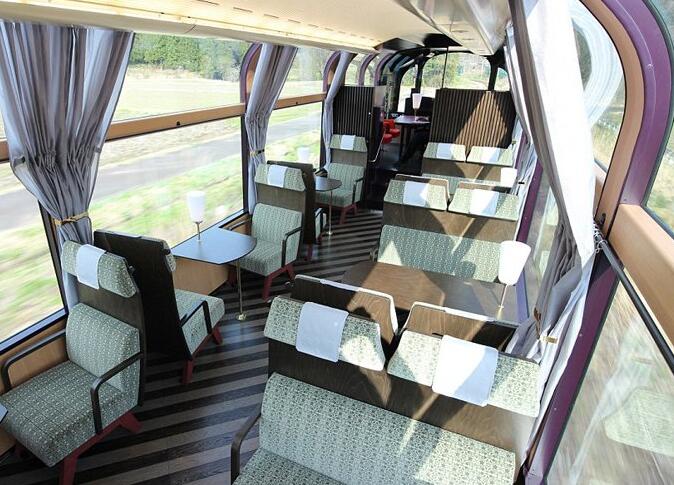 日本首辆玻璃火车亮相　窗外风景美呆