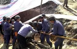 暴雨致贵州一煤矿被淹 8名矿工被困井下