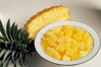 用盐水泡菠萝能防扎嘴？