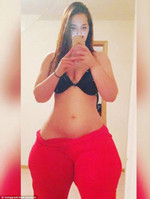 美国女子展示70英寸巨臀