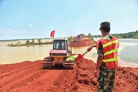 江西被淹村庄“抗洪”记：村民靠天吃饭无力搬迁 图