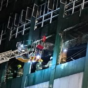 香港工业大厦火灾超100小时 大致扑灭