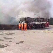 安监总局工作组赴湖南指导处置大巴起火事故