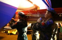 中国赴马里维和部队遇袭伤员启程回国