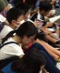 为日本学生点赞！机场候机时集体看书