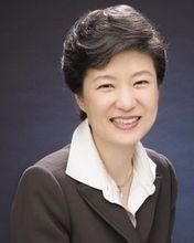 女总统朴槿惠的悲情身世：父母遇刺 弟弟6次涉毒