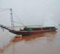 岳阳一自卸船翻船 11人落水2人失踪