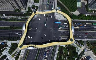 杭州首座异形景观天桥开通