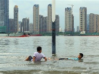 湖北遭遇4轮强降雨袭击 28人死亡14人失踪