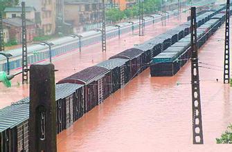 多趟铁路列车因南方暴雨停运 高铁多区段限速