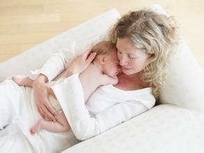 浙江６１岁失独高龄产妇顺利产子，再圆母亲梦