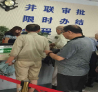 鄂州公共汽车公司履职尽责 老年卡年审高峰获成效