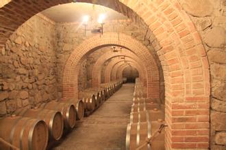 遭抢注起诉 “国美酒窖”悄然更名