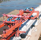 高铁轨道是这样铺就的