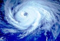 台风登陆台东风速破表 大楼吹得“像地震”