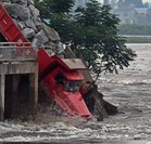 卡车敢死队：司机拉渣土谋生 车值二三十万