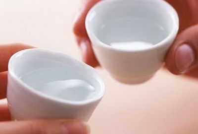 高端白酒涨价预期高涨 五粮液下半年每瓶或提价50元