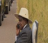 乌干达总统路边打电话，秒变&ldquo;网红&rdquo;