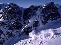 西藏阿里日土县东汝乡发生雪崩9人被埋