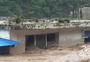 重庆丰都多地遭受暴雨袭击 已疏散转移2300余人