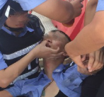 地表接近50℃ 成都交警中暑晕倒