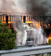 35吨保险粉自燃 高速封路15小时