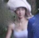 36岁张柏芝带儿子与神秘男游玩 小肚凸显