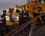 唐古拉山口完成换轨 9月实现千里青藏一根轨