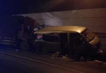 昆石高速阳宗隧道两车相撞 2人遇难5人受伤