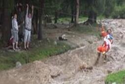 新疆伊犁：恰西景区山洪爆发致23名游客被困