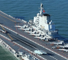 辽宁舰10架舰载机同时现身甲板